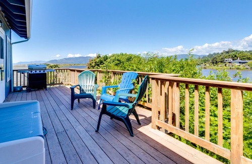 Cape Meares House | Family-Friendly Waterfront Home w/Free WiFi, Sauna, Kayaks & Beach Chairs