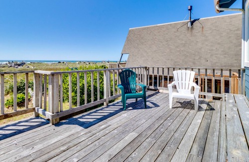 Cape Meares House | Family-Friendly Waterfront Home w/Free WiFi, Sauna, Kayaks & Beach Chairs