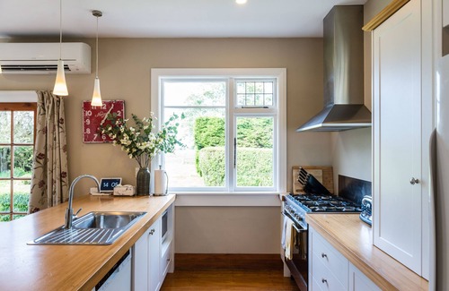 Ohoka House | Family-friendly, well-equipped, spacious country house,garden and Fibre Internet