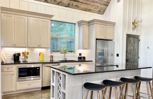Pickens Cabin | Family Fun, Arcade Game, Disk Golf, Hot Tub, Play set
