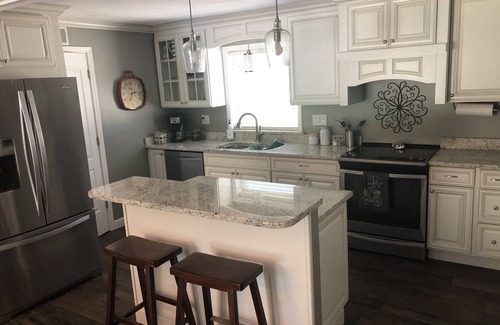 Mishawaka House | Family Fun, Clean Home with POOL. Perfect Notre Dame weekend destination!