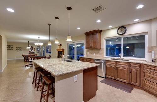 Rancho Oakey House | Family Fun, Pickleball, Pool/Spa, Water slide