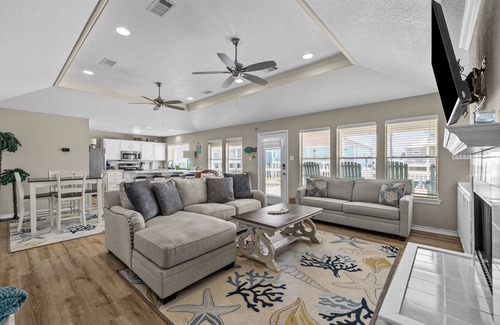 Crystal Beach House | Family Getaway! 1 Min to Beach . King Bed . Rec Room . Elevator . Serene Area