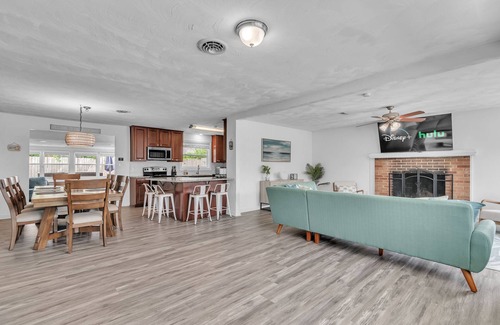 Bayview House | Family Getaway + 1 Block from Beach + Game Room + Fenced Yard - We Welcome Dogs!