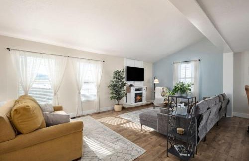 Mount Pleasant House | Family Getaway and Modern Farmhouse