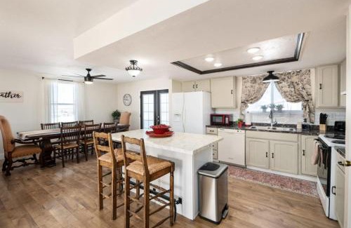 Mount Pleasant House | Family Getaway and Modern Farmhouse