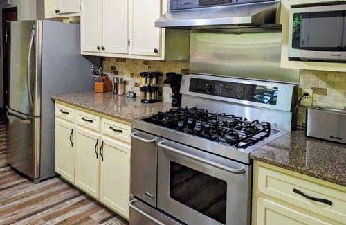 North Terre Haute House | Family Getaway: Indoor Pool, Sauna & Arcade