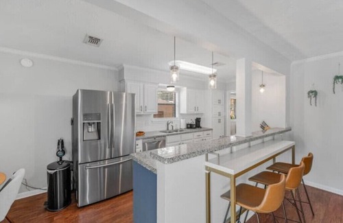 Southwood Valley House | Family Getaway Near Santa’s Wonderland & A&M w/Firepit, Arcade & King Beds