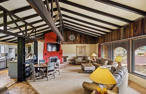 Baderville Cottage | family getaway with hot tub and game room on 2 acres