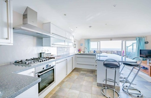 Pevensey House | Family Haven by the Waves Direct Beach Access