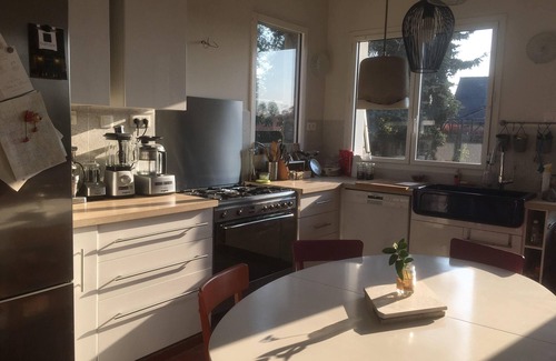 Tinteniac House | Family home/Artist. Halfway between town and sea. Quietly. Ideal for families