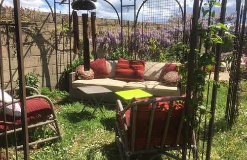 Tinteniac House | Family home/Artist. Halfway between town and sea. Quietly. Ideal for families