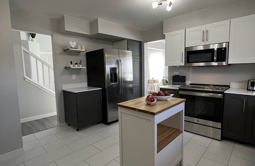 The Meadows House | Family home by Butterfield Park in festive Castle Rock for the holiday season!