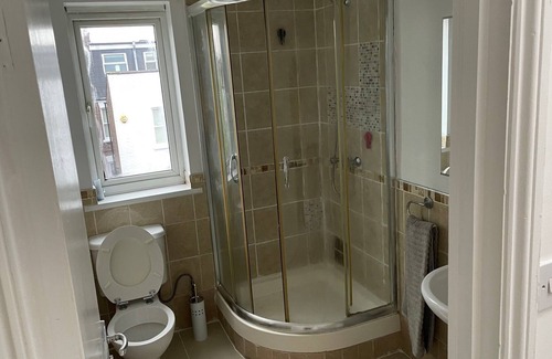 Southfield House | Family Home close to park and swimming pool