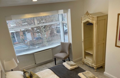 Southfield House | Family Home close to park and swimming pool