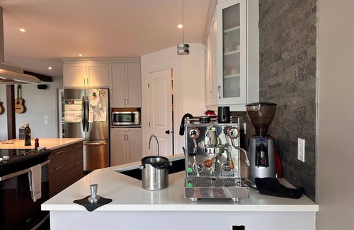 Shefford Ski Chalet | Family home in beautiful forested mountain on serene lake