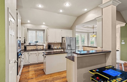 Southwest Carrollton House | Family Home w/Pool & Hot Tub + Huge Gameroom
