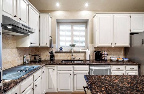 Southwest Carrollton House | Family Home w/Pool & Hot Tub + Huge Gameroom