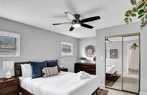 Sandalfoot Cove House | Family Home with Pool & BBQ in Pompano