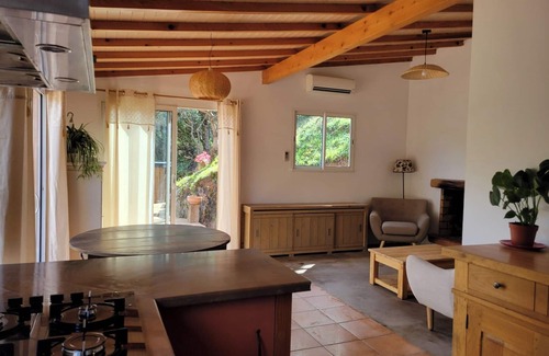 Osani House | Family home with whirlpool bath, facing the sea.