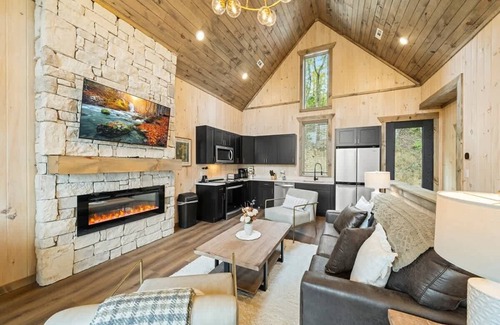 Sevierville Cabin | Family Lake Getaway/Hot tub/Lake Access