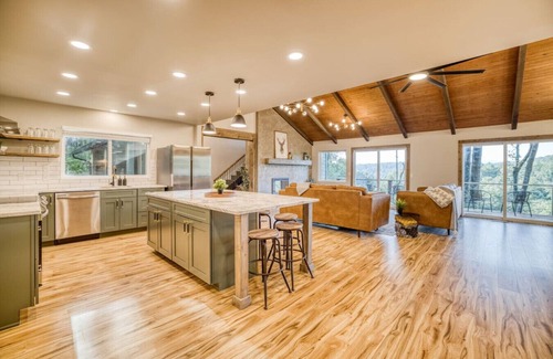 Ellijay Cabin | Family Lodge | Hot Tub-Theater-Game Room-Fire Pit