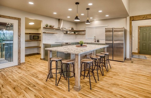 Ellijay Cabin | Family Lodge | Hot Tub-Theater-Game Room-Fire Pit