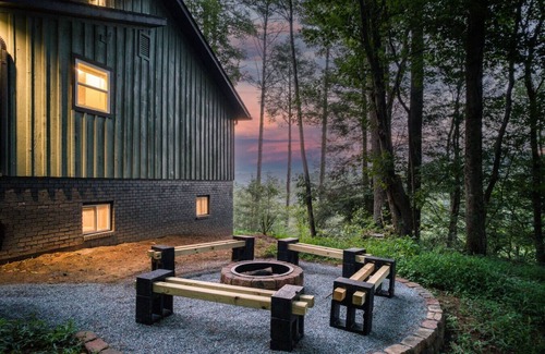 Ellijay Cabin | Family Lodge | Hot Tub-Theater-Game Room-Fire Pit