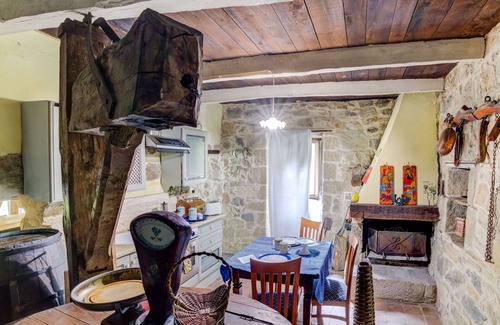 Roccafluvione Cottage | Family Mill Stay with BBQ