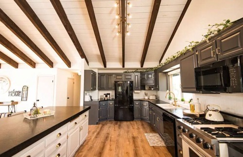 Fallbrook House | Family Mountain Home! Hot Tub, Gameroom, Privacy. Dogs free! Wedding venues.