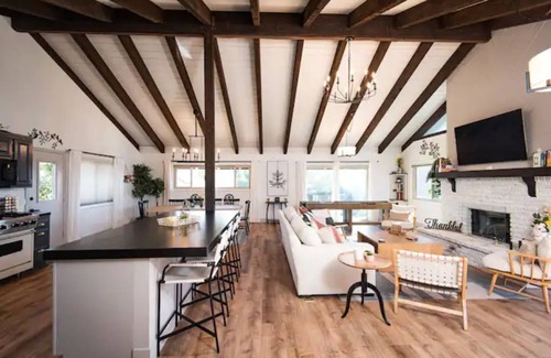 Fallbrook House | Family Mountain Home! Hot Tub, Gameroom, Privacy. Dogs free! Wedding venues.