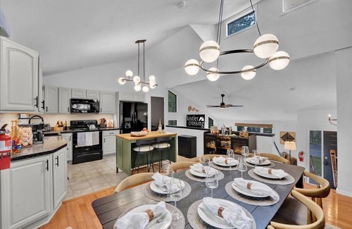 Tobyhanna House | Family Mountain Retreat - Hot Tub - Sauna - Fire Pit- Game Room - Fireplace