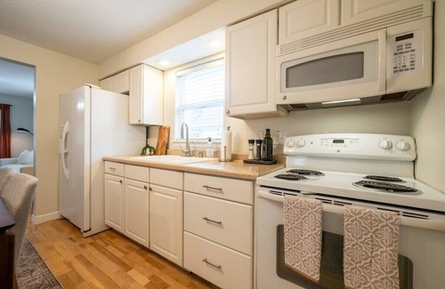 Greenwood House | Family Neighborhood - Full Yard - Parking