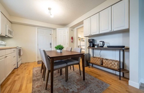 Greenwood House | Family Neighborhood - Full Yard - Parking