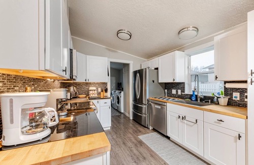 Deer Park House | Family & Pet Friendly 3-bdrm house 15 min N of Spokane in Deer Park fenced yard