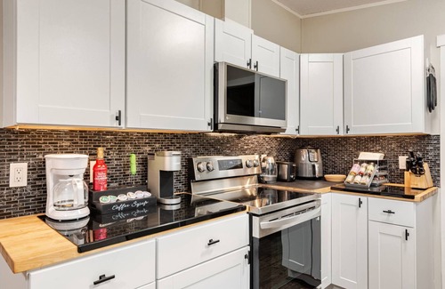 Deer Park House | Family & Pet Friendly 3-bdrm house 15 min N of Spokane in Deer Park fenced yard