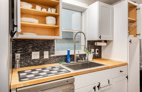 Deer Park House | Family & Pet Friendly 3-bdrm house 15 min N of Spokane in Deer Park fenced yard