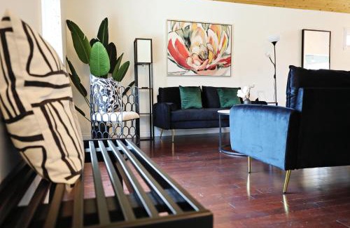 West Edmonton Apartment | Family Pet Friendly AC Disney Near WEM