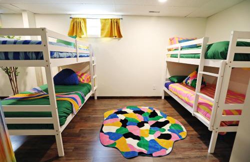 West Edmonton Apartment | Family Pet Friendly AC Disney Near WEM