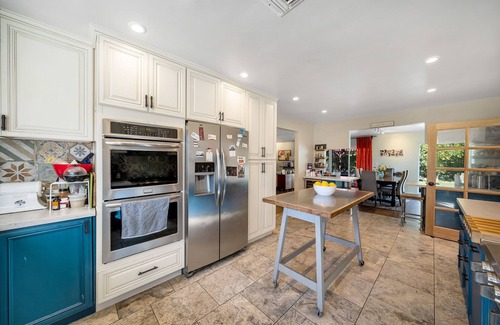 Valley Glen House | Family & Pet Friendly Oasis w/Large Pool, Premium Hot Tub, Putting Green, &More!