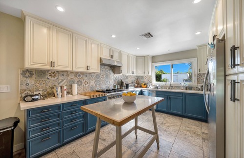 Valley Glen House | Family & Pet Friendly Oasis w/Large Pool, Premium Hot Tub, Putting Green, &More!