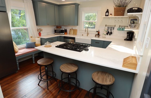 Wallingford Center House | Family, pet friendly downtown New England charmer. Mins from Yale, Choate, QU.