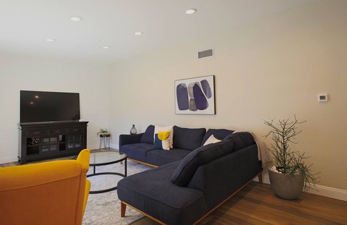 Carrollwood House | Family Pool Retreat | Luxury 4bdr/3bath | w/ Lake Access