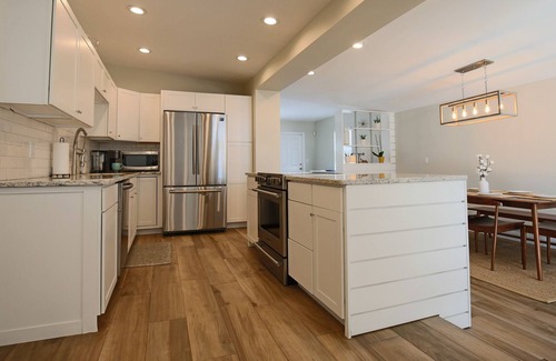 Carrollwood House | Family Pool Retreat | Luxury 4bdr/3bath | w/ Lake Access