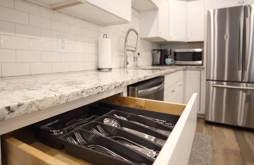 Carrollwood House | Family Pool Retreat | Luxury 4bdr/3bath | w/ Lake Access