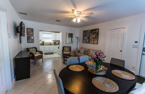 Survey Creek Condo | Family Poolside Suite with full kitchen! sleeps 5