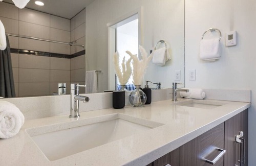 Atlantic House | Family Ready Rooftop Home w/Private Office