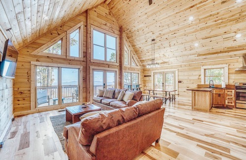 Jasper Cabin | Family Retreat in this Gorgeous Log Cabin overlooking the Arkansas Grand Canyon!