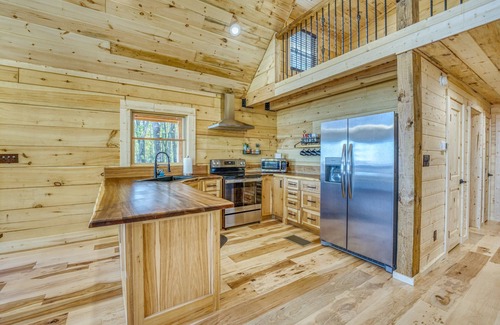Jasper Cabin | Family Retreat in this Gorgeous Log Cabin overlooking the Arkansas Grand Canyon!