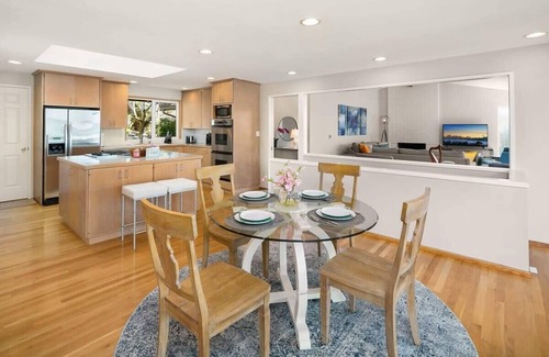 Mercer Island House | ☀Family Retreat w/Lake & Mt. & City View |Gym |MI